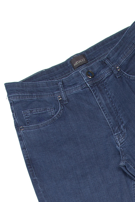 Мужские брендовые тонкие легкие джинсы с синей отстрочкой  арт. LUEC REG 2529 Meucci (Италия) - фото. Цвет: Синий. Купить в интернет-магазине https://shop.meucci.ru
