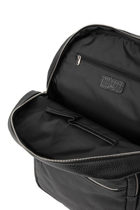 Кожаный рюкзак для мужчин бренда Meucci (Италия), арт. O-78130 - фото. Цвет: Черный. Купить в интернет-магазине https://shop.meucci.ru
