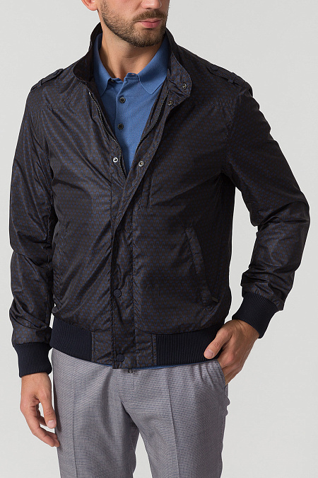 Легкая куртка-бомбер синего цвета с микродизайном для мужчин бренда Meucci (Италия), арт. 3222 - фото. Цвет: Темно-синий, микродизайн. Купить в интернет-магазине https://shop.meucci.ru
