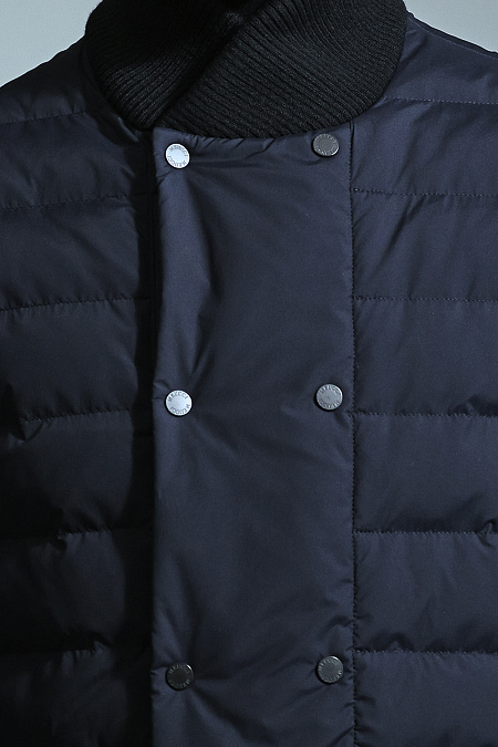 Прямой пуховик сине-черного цвета для мужчин бренда Meucci (Италия), арт. 8205 - фото. Цвет: Navy. Купить в интернет-магазине https://shop.meucci.ru
