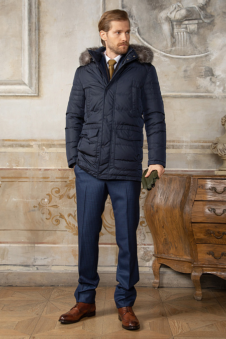 Стеганый пуховик средней длины с капюшоном и меховой опушкой для мужчин бренда Meucci (Италия), арт. 6127 - фото. Цвет: Темно-синий. Купить в интернет-магазине https://shop.meucci.ru

