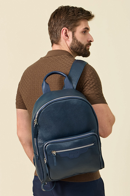 Рюкзак из зернистой кожи темно-синего цвета  для мужчин бренда Meucci (Италия), арт. О-78186 Blue - фото. Цвет: Темно-синий. Купить в интернет-магазине https://shop.meucci.ru

